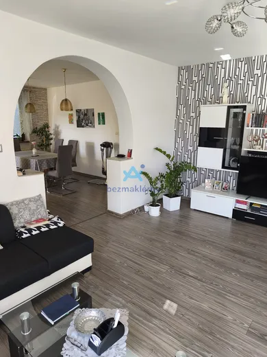 Na predaj 5-izbový dom, 240 m², Veľký Meder, Tichá 130