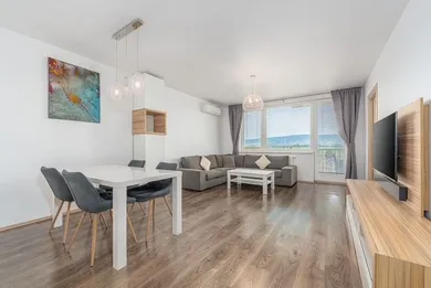 Квартири на продаж, 3-кімнатні, Slovenský Grob · €233 000