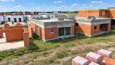 Na predaj 4-izbový dom, 100 m², Senec