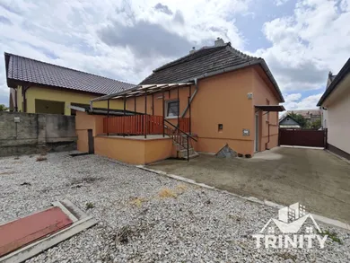 Domy na sprzedaż, 2-pokojowe, Šurany · €200 000