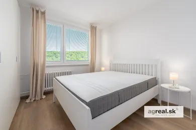 Na predaj 3-izbový byt, 68 m², Bratislava-Karlova Ves, Púpavová
