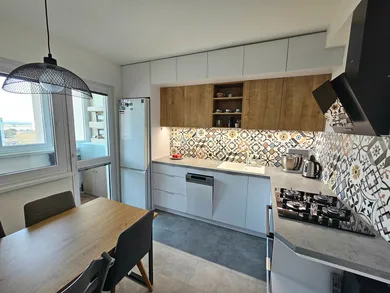 Na predaj 3-izbový byt, 65 m², Bratislava-Petržalka, Beňadická