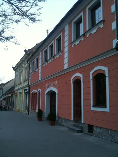 Коммерческие помещения в аренду, Pezinok · €300