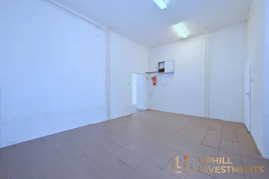 Na predaj komerčné, 66 m², Bratislava-Ružinov, Velehradská