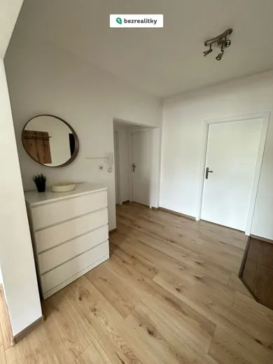 Na prenájom 3-izbový byt, 70 m², Bratislava-Karlova Ves