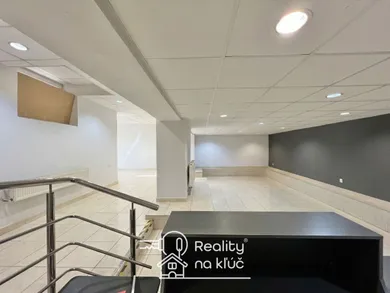 Na prenájom komerčné, 72 m², Nové Zámky, M. R. Štefánika