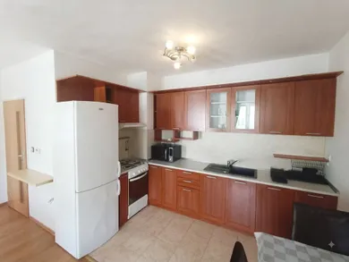 Na prenájom 2-izbový byt, 48 m², Dunajská Streda, Priemyselná