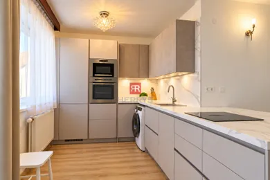 Na prenájom 3-izbový byt, 91 m², Bratislava-Petržalka, Šustekova