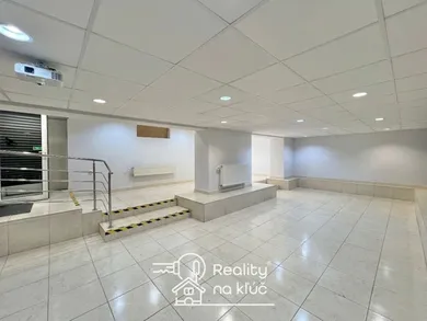 Lokale komercyjne na wynajem, Nové Zámky · €280