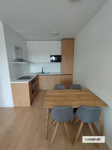 Mieszkania na wynajem, 2-pokojowe, Bratislava-Lamač · €650