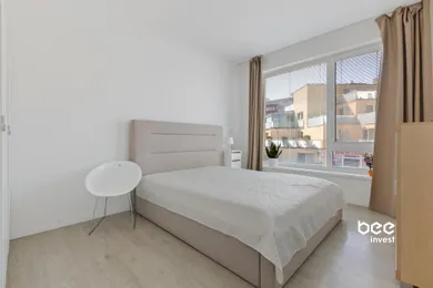 Na prenájom 2-izbový byt, 49 m², Bratislava-Vrakuňa, Železničná