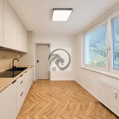 Na predaj 3-izbový byt, 78 m², Levice, Ul. kpt. J. Nálepku