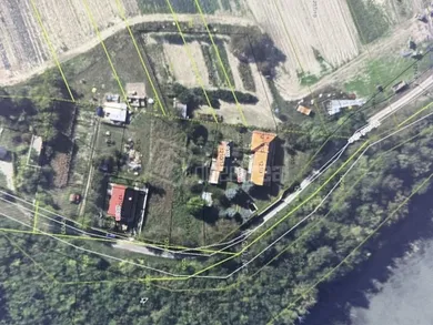 Na predaj pozemok, Jahodná