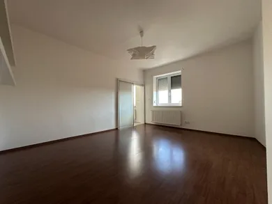 Na prenájom 2-izbový byt, 57 m², Pezinok, Moyzesova