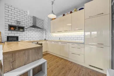 Na predaj 2-izbový byt, 53 m², Bratislava-Petržalka, Žltá