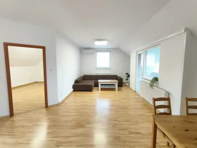 Na prenájom 3-izbový byt, 90 m², Piešťany, Teplická