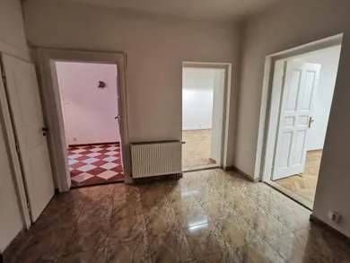 Квартири в оренду, 3-кімнатні, Bratislava-Staré Mesto · €1 000