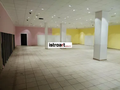 Na prenájom komerčné, 325 m², Bratislava-Petržalka, Holíčska