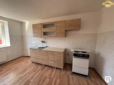 Na predaj 6-izbový dom, 220 m², Horňany