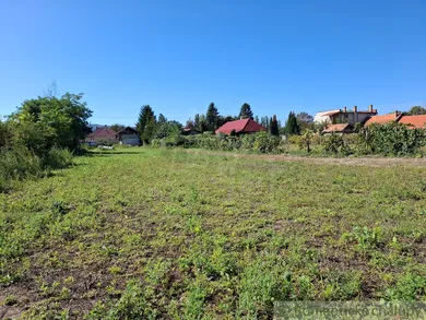 Na predaj pozemok, Kravany nad Dunajom