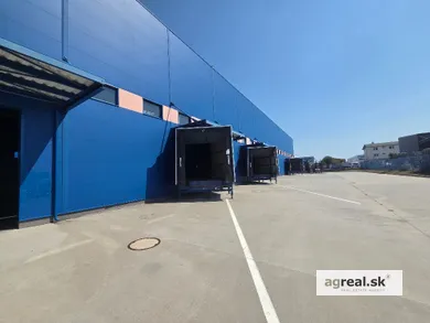 Na prenájom komerčné, 26 m², Bratislava-Nové Mesto