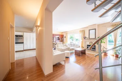 Na predaj 5-izbový dom, 50 m², Veľký Biel, Senecká