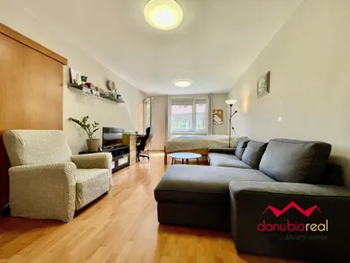 Mieszkania na sprzedaż, 3-pokojowe, Komárno · €105 000