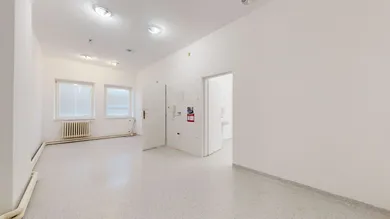 Na prenájom komerčné, 16 m², Trnava, Ulica Kalinčiakova