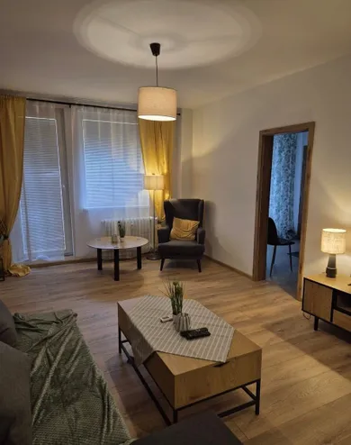 Квартиры в аренду, 3-комнатные, Bratislava-Dúbravka · €1 000
