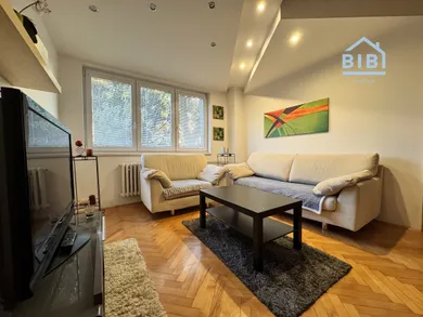 Na prenájom 2-izbový byt, 50 m², Piešťany, Kukorelliho