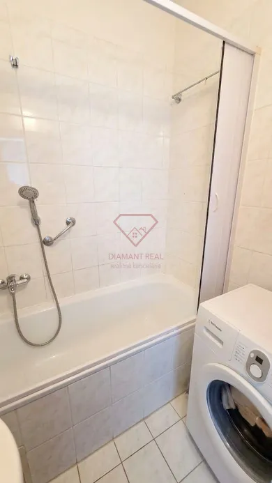 Na prenájom 3-izbový byt, 74 m², Šaľa, Dolná