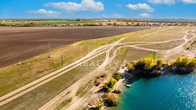 Na predaj pozemok, 333 m², Senec
