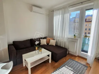 Na prenájom 2-izbový byt, 39 m², Bratislava-Staré Mesto, Dunajská