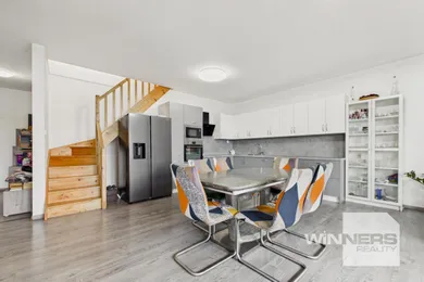 Eladó házak, 6-szobás, Lehnice · €305 500