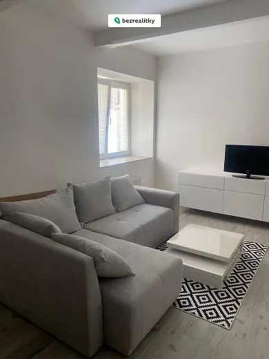 Kiadó lakások, 1-szobás, Bratislava-Staré Mesto · €670