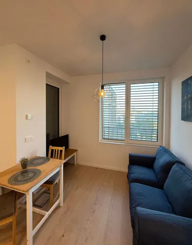 Na prenájom 1-izbový byt, 34 m², Bratislava-Staré Mesto, Školská