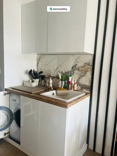Na prenájom 1-izbový byt, 35 m², Bratislava-Devínska Nová Ves
