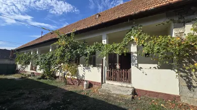 Na predaj 2-izbový dom, 260 m², Hontianske Tesáre