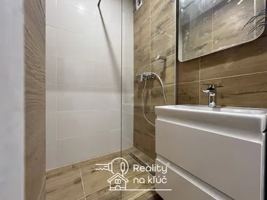 Na prenájom 1-izbový byt, 40 m², Nové Zámky, M. R. Štefánika