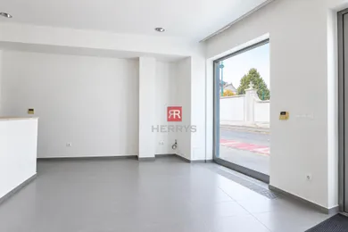 Na prenájom komerčné, 68 m², Bratislava-Staré Mesto, Banskobystrická