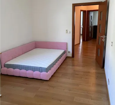 Na prenájom 4-izbový byt, 186 m², Bratislava-Staré Mesto
