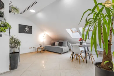 Na predaj 2-izbový byt, 75 m², Bratislava-Staré Mesto, Námestie 1.mája