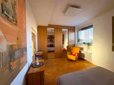 Na prenájom 2-izbový byt, 55 m², Bratislava-Ružinov, Miletičova
