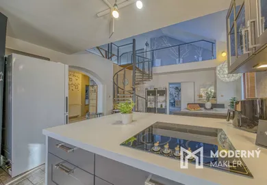 Na predaj dom, 235 m², Senica