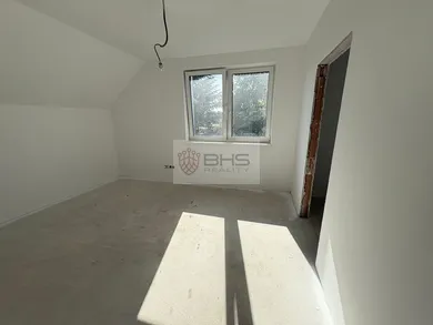 Na predaj 6-izbový rekreačný dom, 130 m², Bratislava-Vrakuňa, Majerská