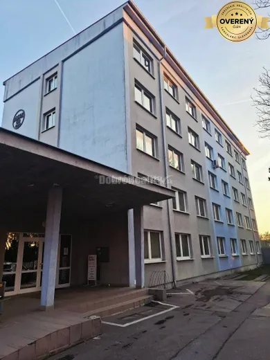 Lokale komercyjne na wynajem, Nové Zámky · €220