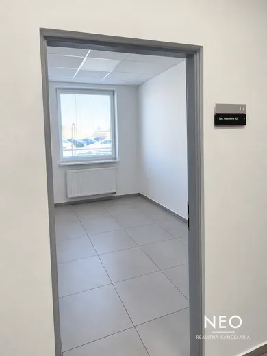 Na prenájom objekt, 12 m², Trnava, Priemyselná