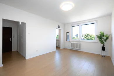 Na prenájom 1-izbový byt, 29 m², Bratislava-Dúbravka, Bazovského