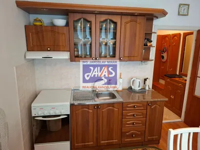 Na prenájom 1-izbový byt, 36 m², Levice, Perecká ul.