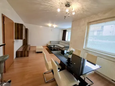 Na prenájom 3-izbový byt, 96 m², Bratislava-Nové Mesto, Na Zlatej nohe